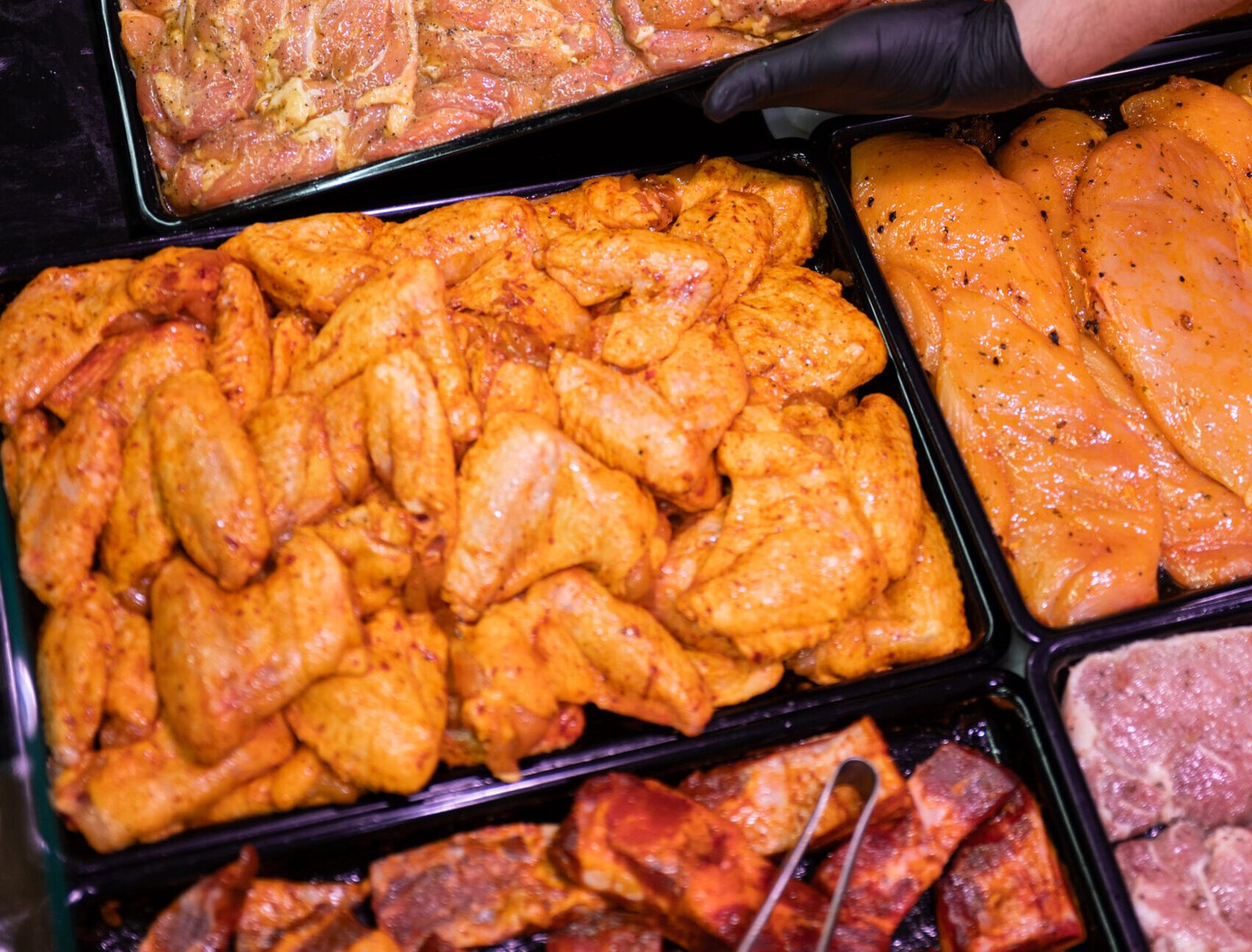 Coniglio in tecia con erbette di campo e patate novelle al forno
